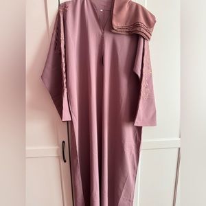 Pink abaya, fit good